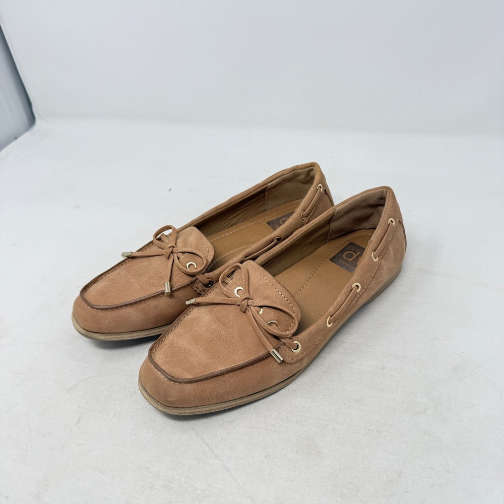 DV Dolce Vita Modern Loafers Tan Size 6 Preppy Boat Shoe Neutral Slip On Bow